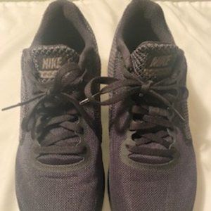 Black Mesh Nike  Size 8 1 /2